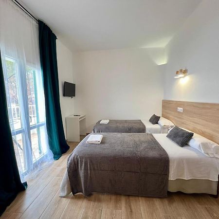 Hostal Oasis Dor Cala d'Or  Luaran gambar