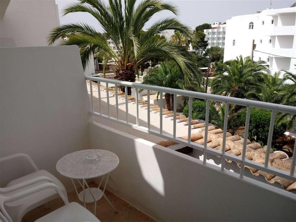 Hostal Oasis Dor Cala d'Or  Luaran gambar