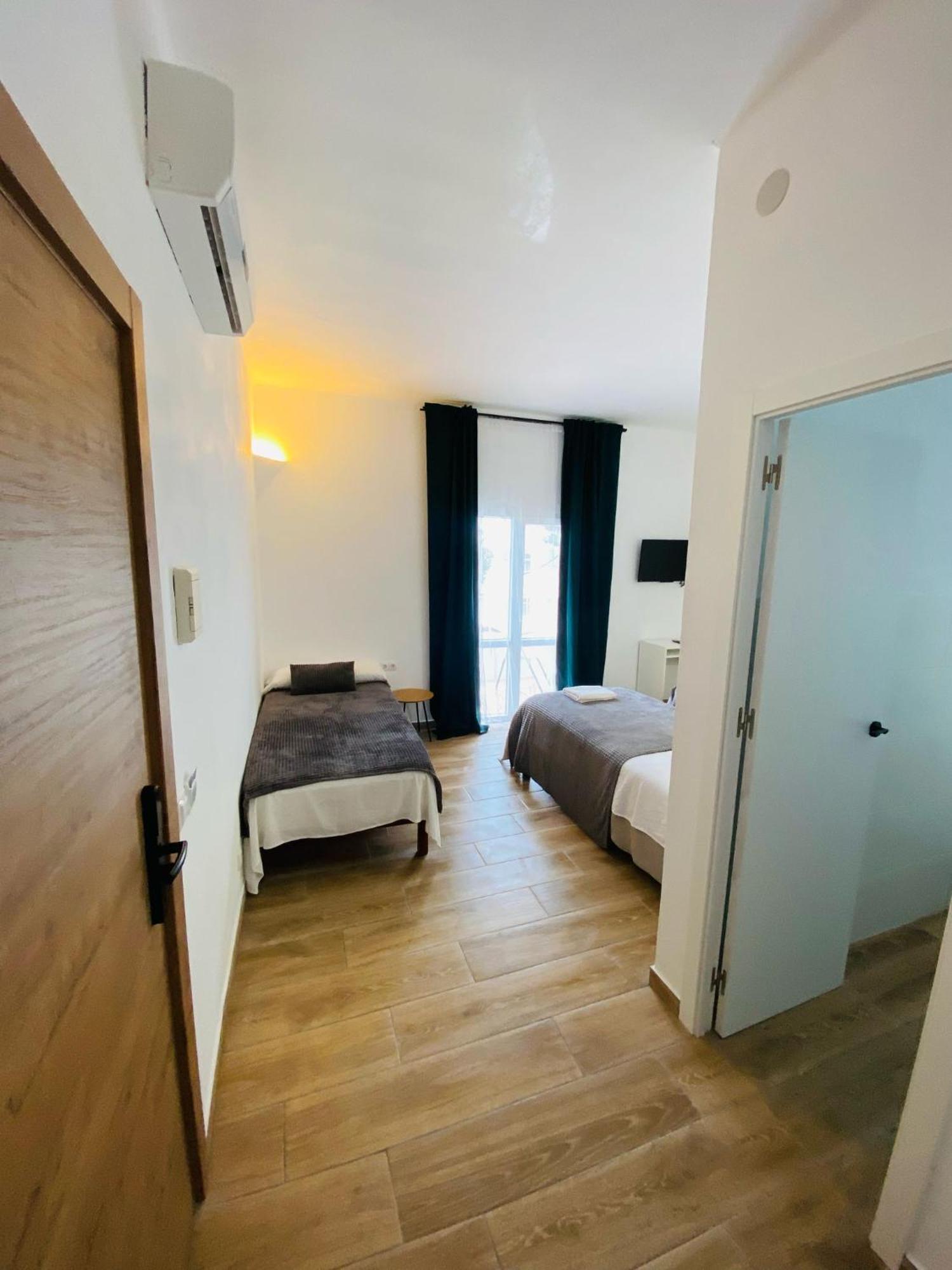 Hostal Oasis Dor Cala d'Or  Luaran gambar