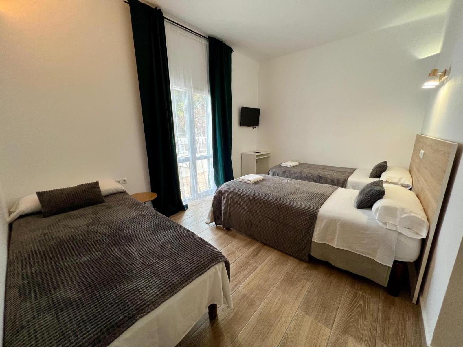 Hostal Oasis Dor Cala d'Or  Luaran gambar