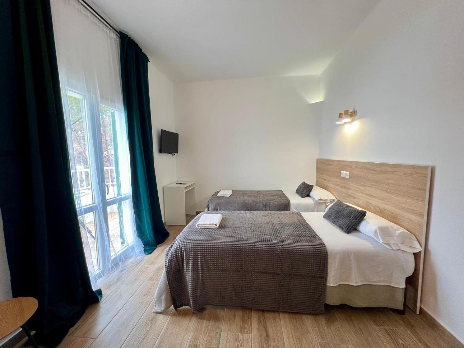Hostal Oasis Dor Cala d'Or  Luaran gambar